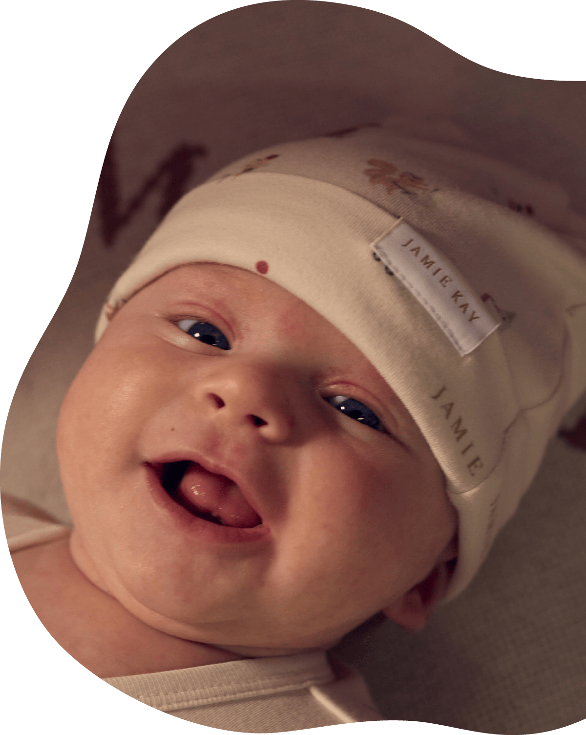 赤ちゃんが笑っている画像