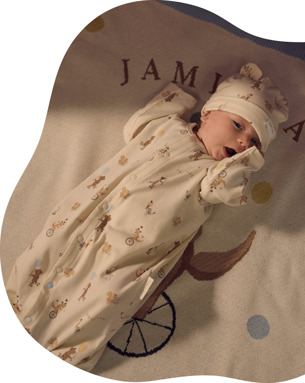 赤ちゃんが寝ている画像