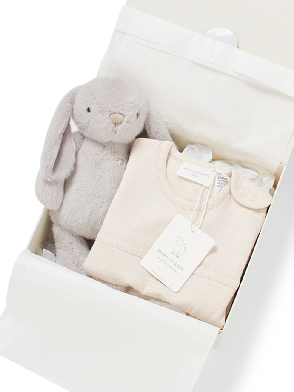 ギフトボックスにうさぎのぬいぐるみとベビー服が入っている画像