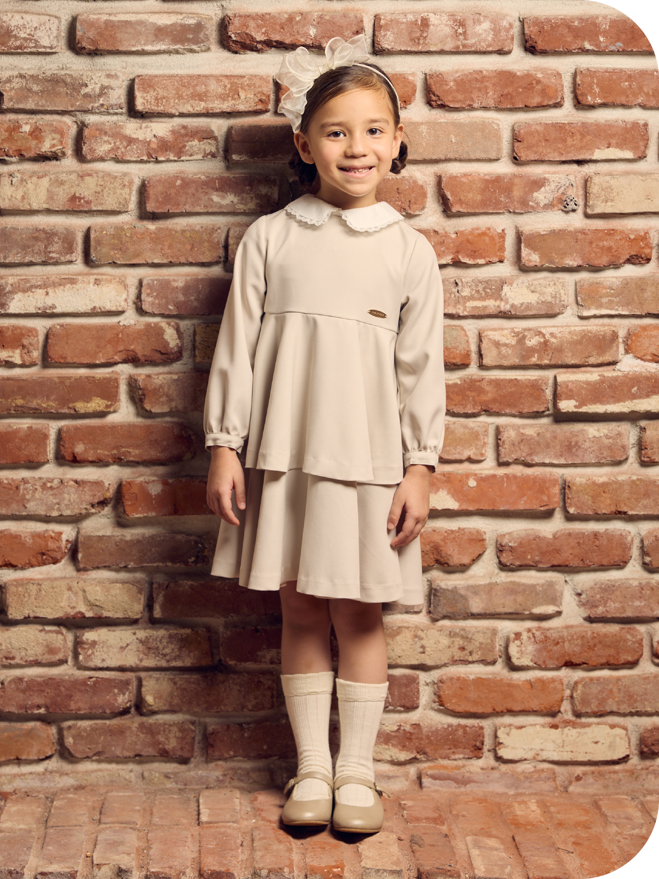 Dress Accessoryを着用した子供モデル