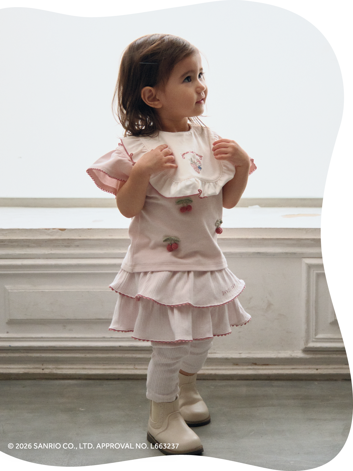 Tops Legging Bibを着用した子供モデル