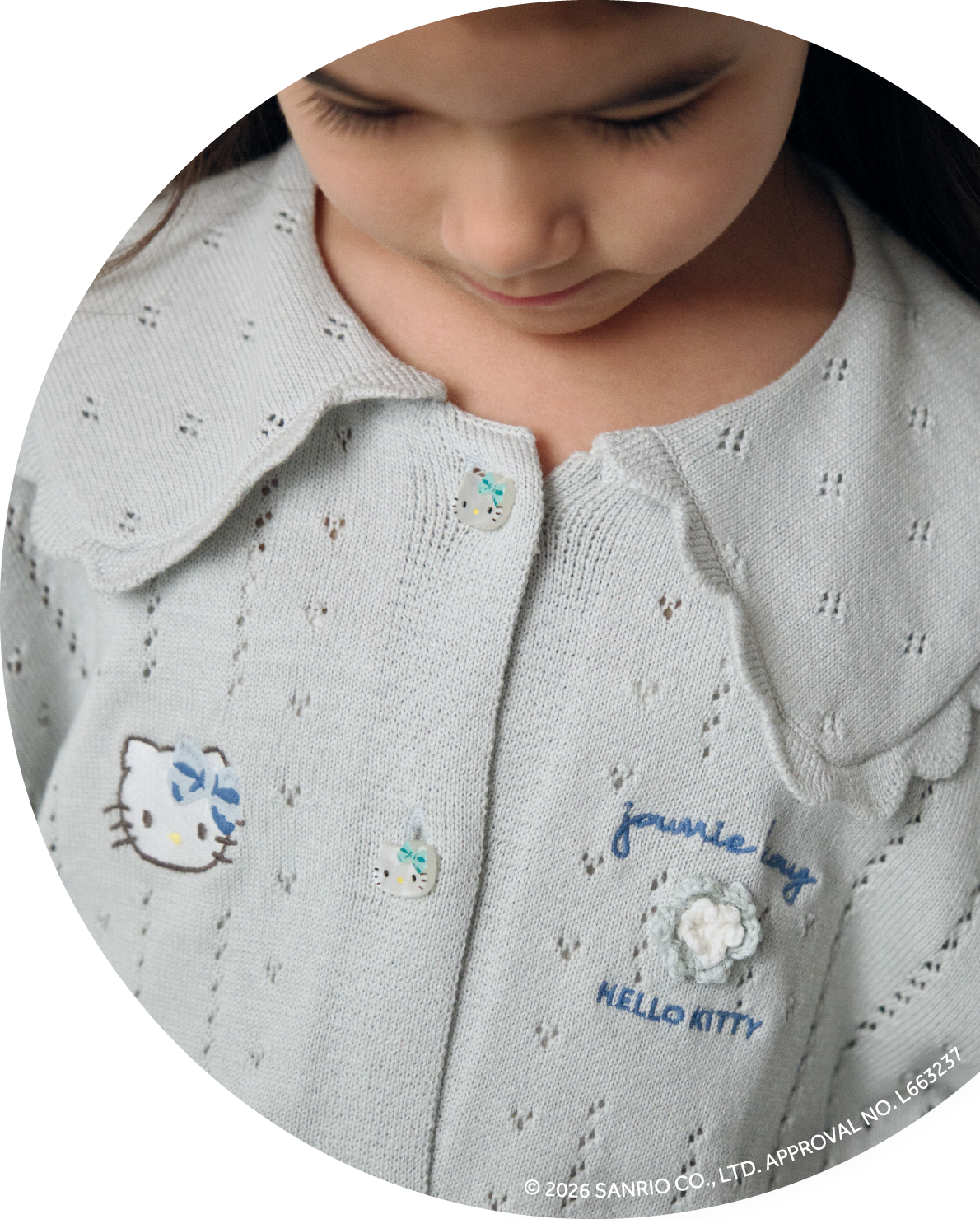 Cardigan Leggingsを着用した子供モデル