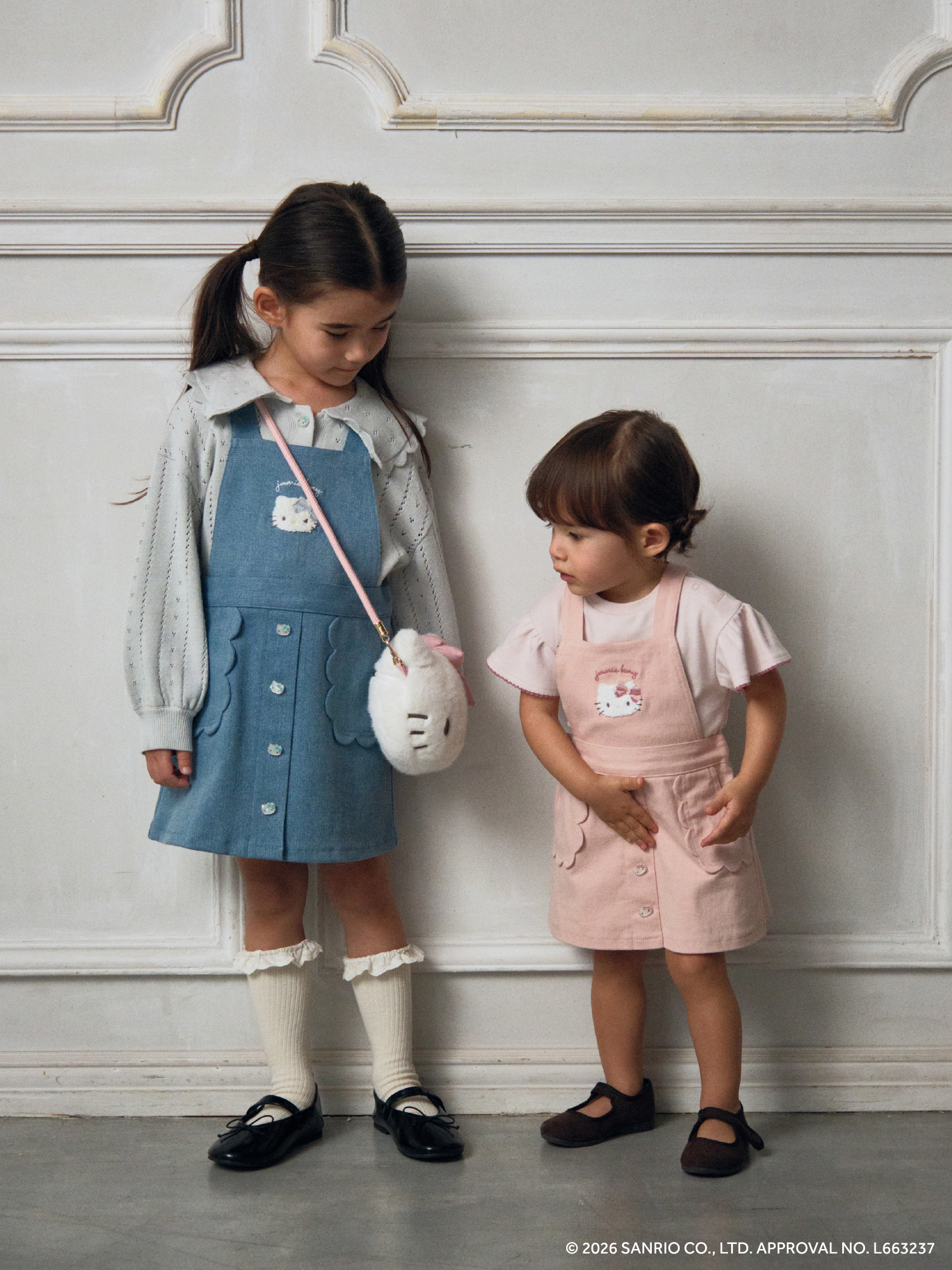 Cardigan Skirt Bag Skirt Topsを着用子供モデル