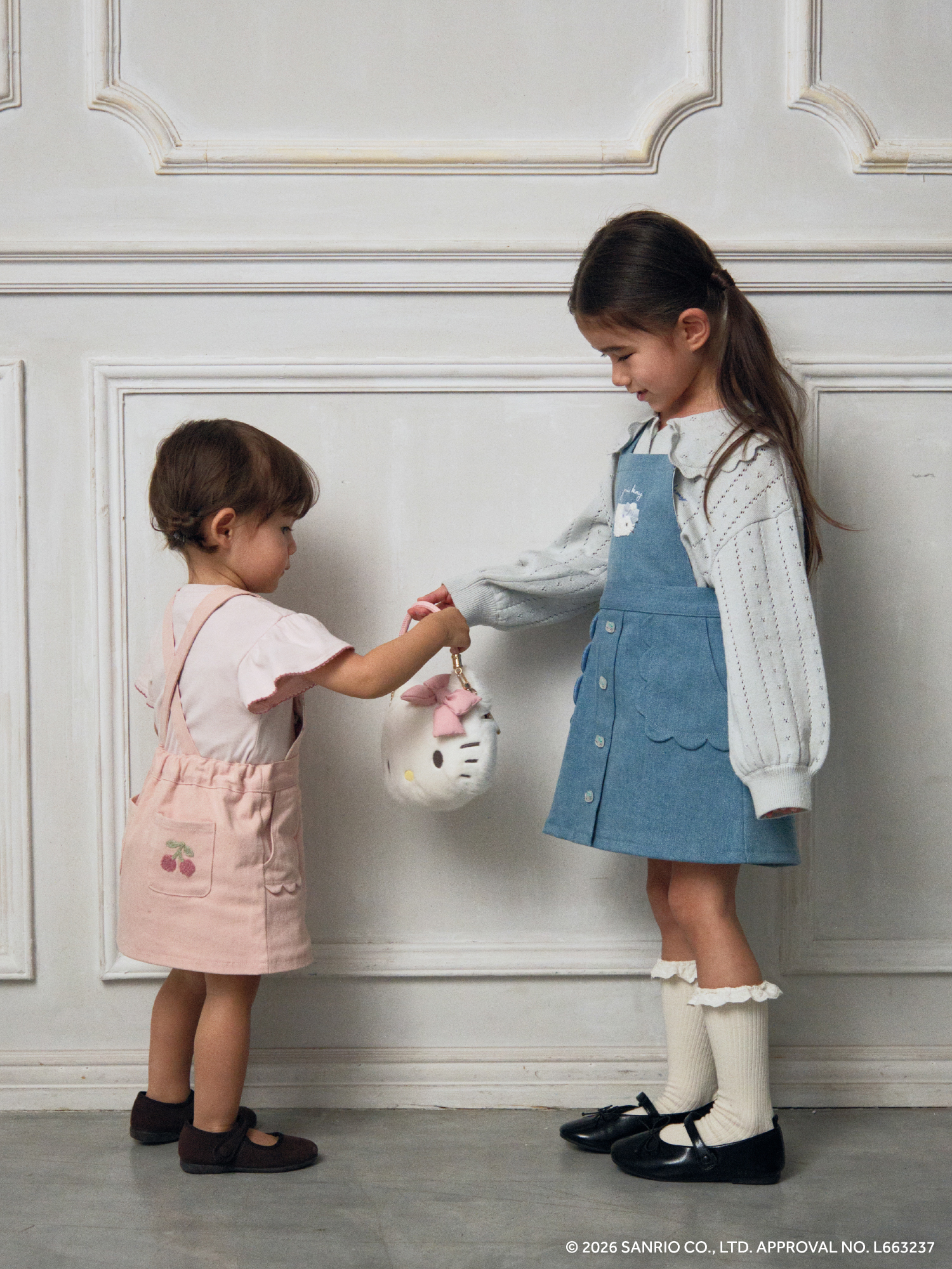 Cardigan Skirt Bag Skirt Topsを着用子供モデル