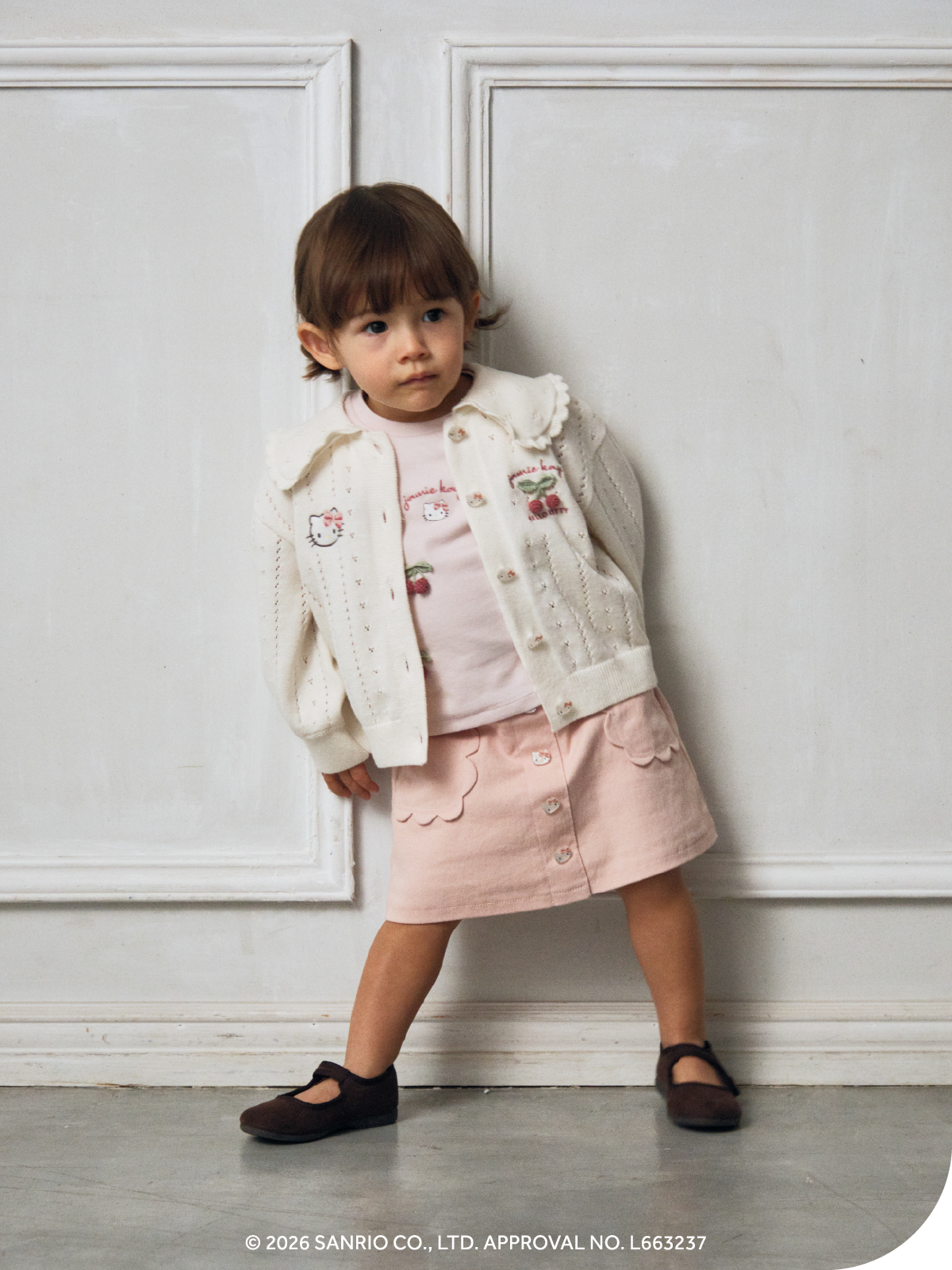 Cardigan Skirt Topsを着用子供モデル