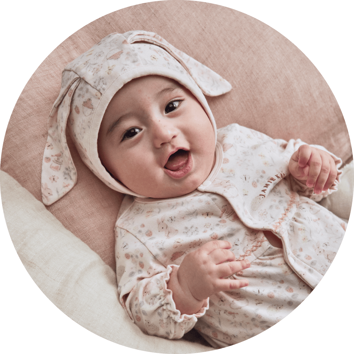 赤ちゃんが笑っている画像